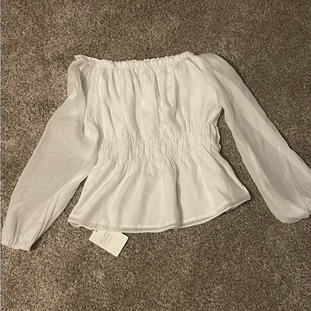 NWT off Shoulder Boho Top. Size Small